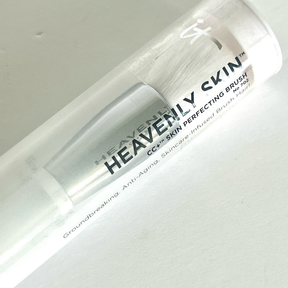 IT Cosmetics Skin Perfecting Brush No. 702